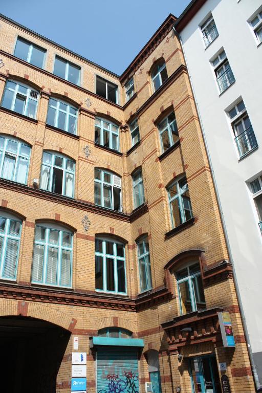 Baxpax Kreuzberg Hostel Berlin Exteriör bild